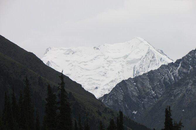 5 days sightseeing and skiing trip in Kyrgyzstan - Day 2: Karakol and the colorful Dungan Mosque