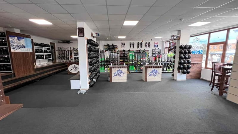 Bansko: Ski and Snowboard equipment rental - Collecting gear 20 meters from the gondola