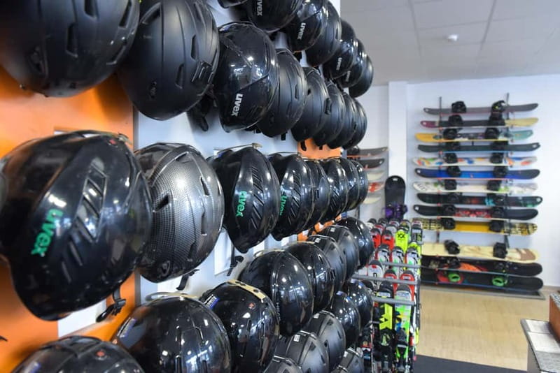 Bansko: Ski and Snowboard equipment rental - What the gondola stop means for you