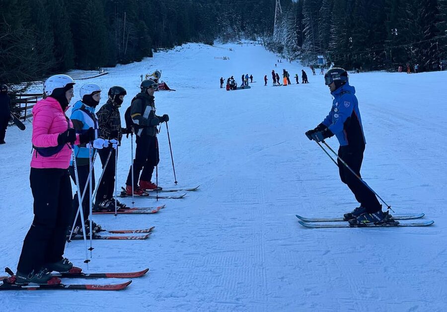 Brasov: Ski Lessons Day Trip For All Ages And Levels - From Brasov’s Livada Poștei to the Poiana Brasov slopes