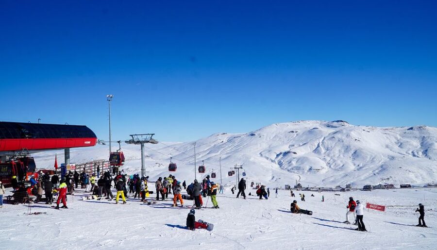 Cappadocia: Mount Erciyes Skiing and Snowboarding Tour - What the guides add to the experience