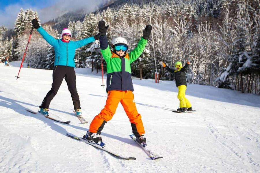 Chamonix: Private 1st Ski Lesson with Equipment and Clothing - Learning your first turns at Les Planards