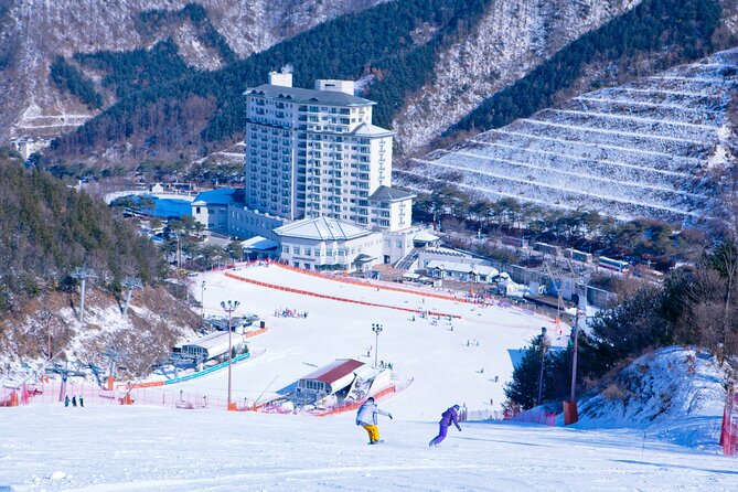 Elysian Gangchon Winter Ski + Eobi Ice Valley Day Tour fr Seoul - A long winter day from Seoul