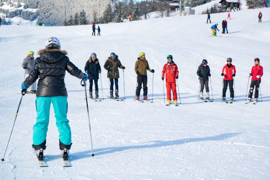 From Interlaken: 8-Hour Skiing in Grindelwald for Beginner's - Should you book the Grindelwald beginner lesson?