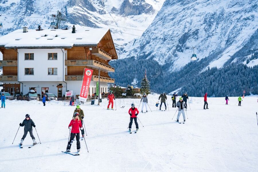 From Interlaken: 8-Hour Skiing in Grindelwald for Beginner's - Who should book this lesson?