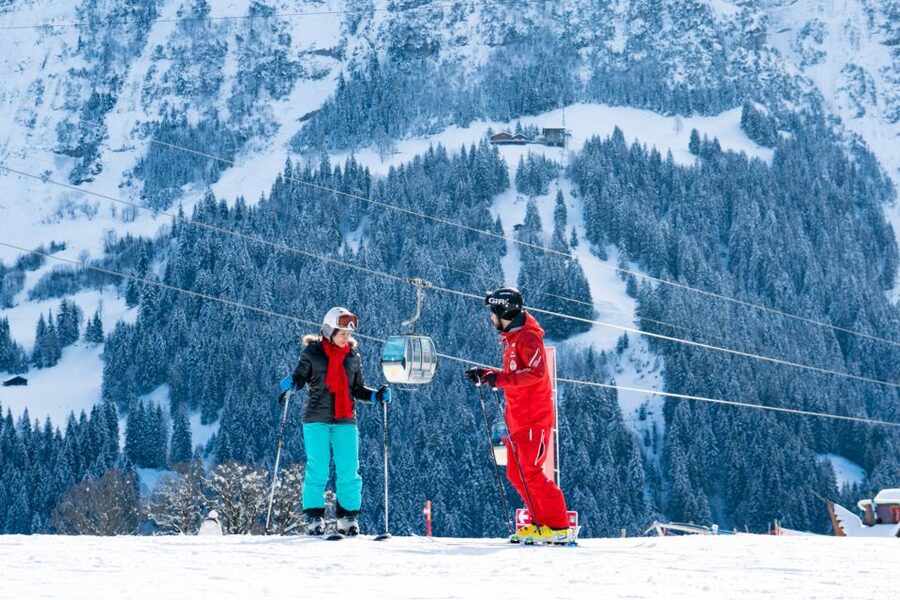 From Interlaken: 8-Hour Skiing in Grindelwald for Beginner's - Practical preparation for a better day