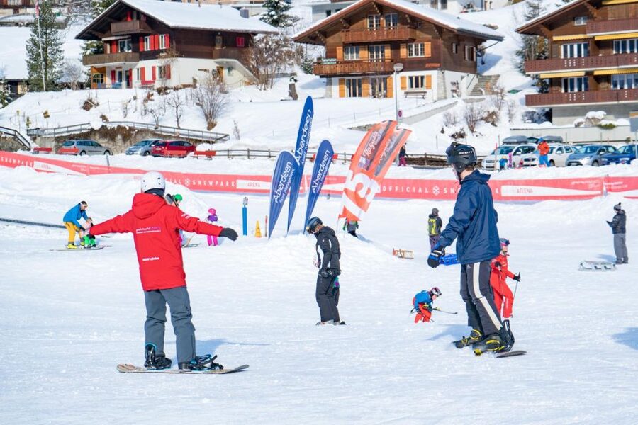 From Interlaken: Afternoon Beginners Snowboarding Lesson - Meeting in Interlaken before heading to Bodmi