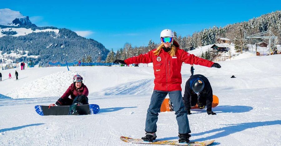 From Interlaken: Afternoon Beginners Snowboarding Lesson - Magic carpets, drag lifts, and short rests