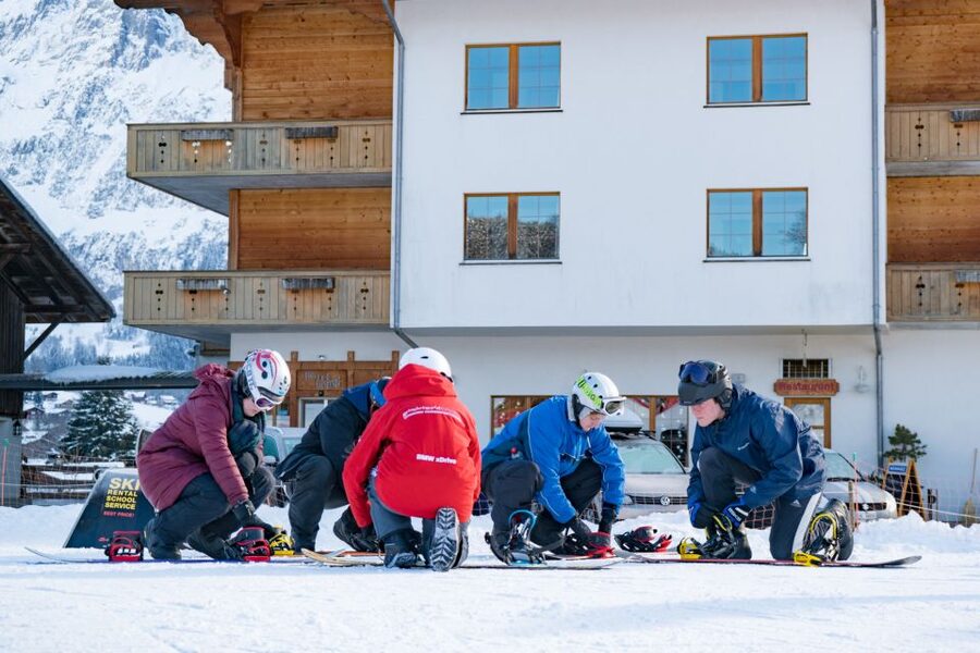 From Interlaken: Grindelwald Beginners Snowboarding Lesson - Meeting your instructor in Interlaken