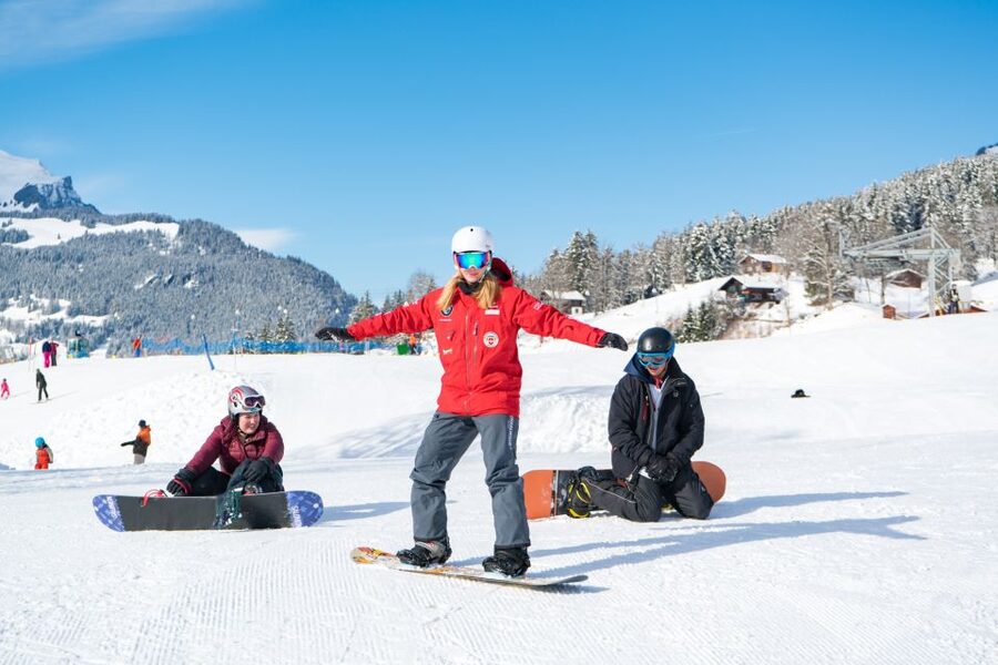 From Interlaken: Grindelwald Beginners Snowboarding Lesson - Magic carpets, drag lifts, and the rhythm of practice