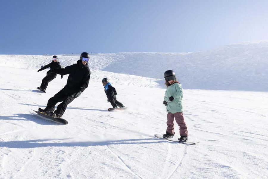 From Queenstown: Cardrona Ski/Snowboard Rentals & Transfer - Nine places to eat with alpine views