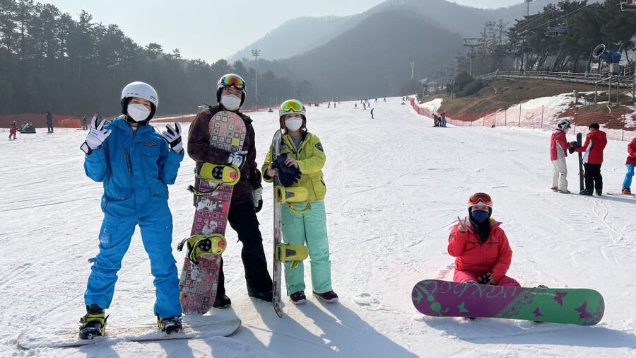 From Seoul: Yongpyong Ski Day Tour with Transportation - The guides add real value