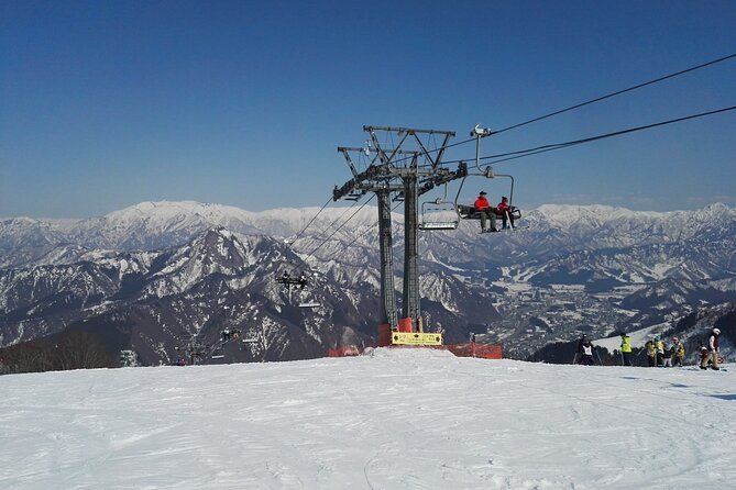 Full Day Snowboard Lesson (6 hours) - The Japanese mountain setting
