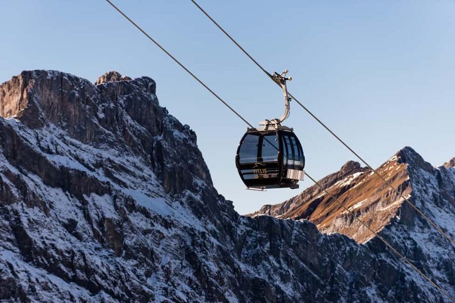 Lucerne: Mount Titlis First time Ski Experience - The guide and the handoff to Snow Park staff
