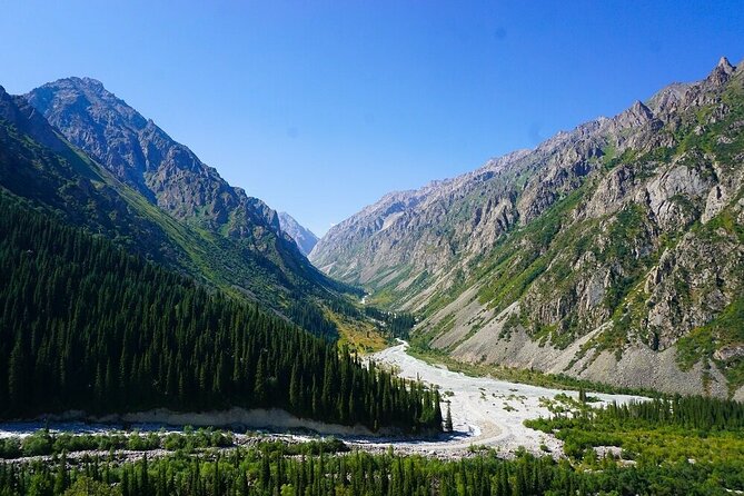 National park Ala-Archa & Chunkurchak ski base resort - Lunch breaks up the mountain day