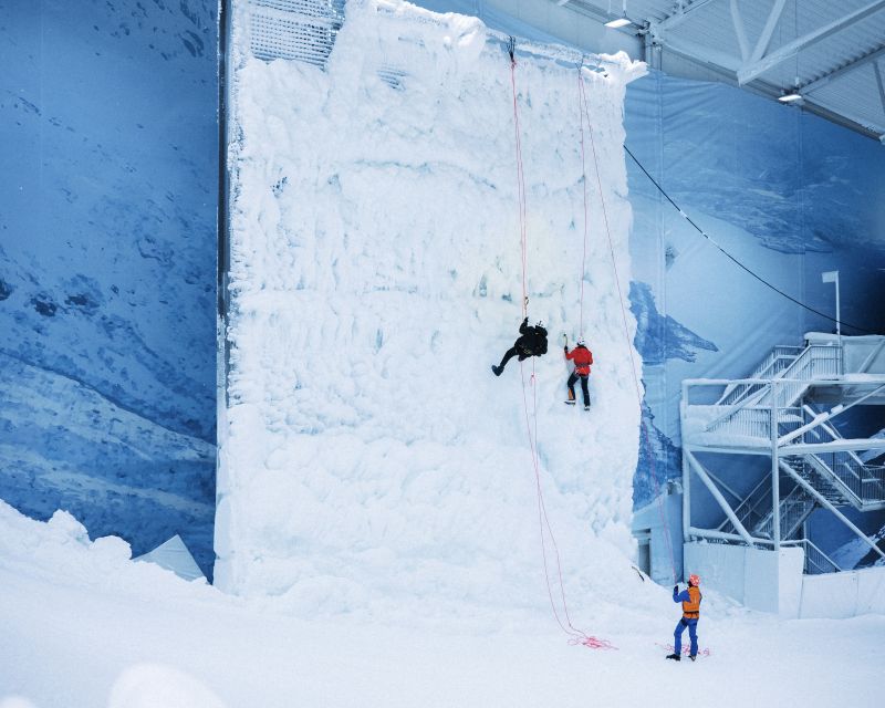 Oslo: Day Pass for Downhill Skiing at SNØ Ski Dome - Warming Up Beside the Panoramic Windows