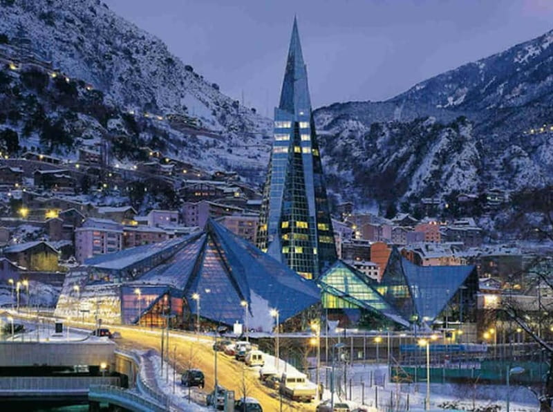 Private Andorra or Pyrinees Ski / Snowboard Tour Day trip - The long return to Barcelona