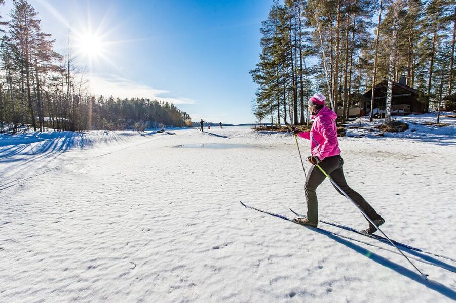 Rovaniemi: Cross Country Wilderness Ski Adventure - Weather, snow, and the right season mindset