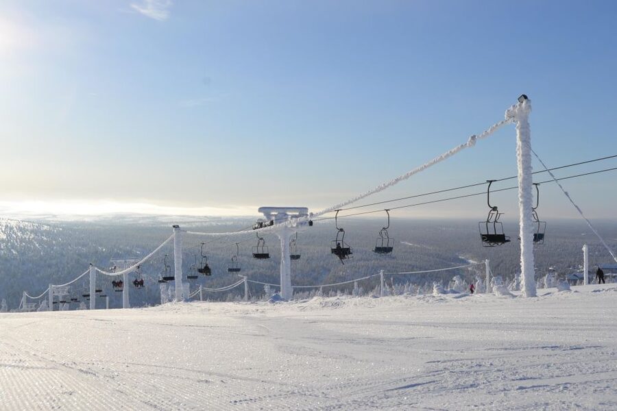 Saariselkä: Easy Ski Day Package - Learning on Saariselkä’s beginner slopes