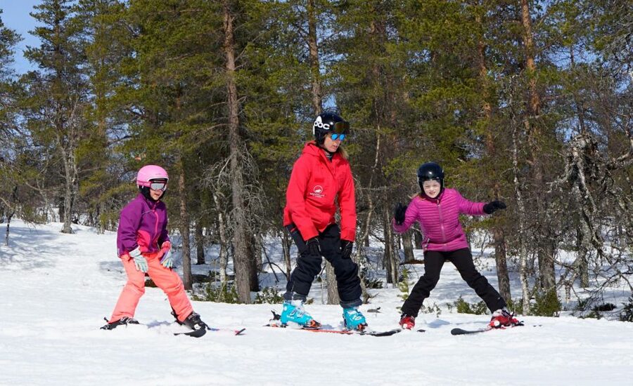 Saariselkä: Easy Ski Day Package - Starting at the rental office