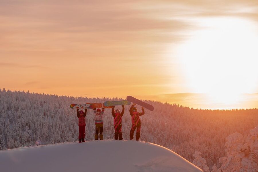 Saariselkä: Easy Snowboard Day Package (11y+) - Key points to know before booking