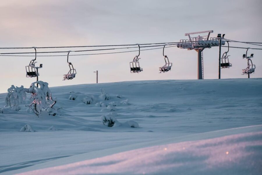 Saariselkä: Easy Snowboard Day Package (11y+) - What the $179 price really includes