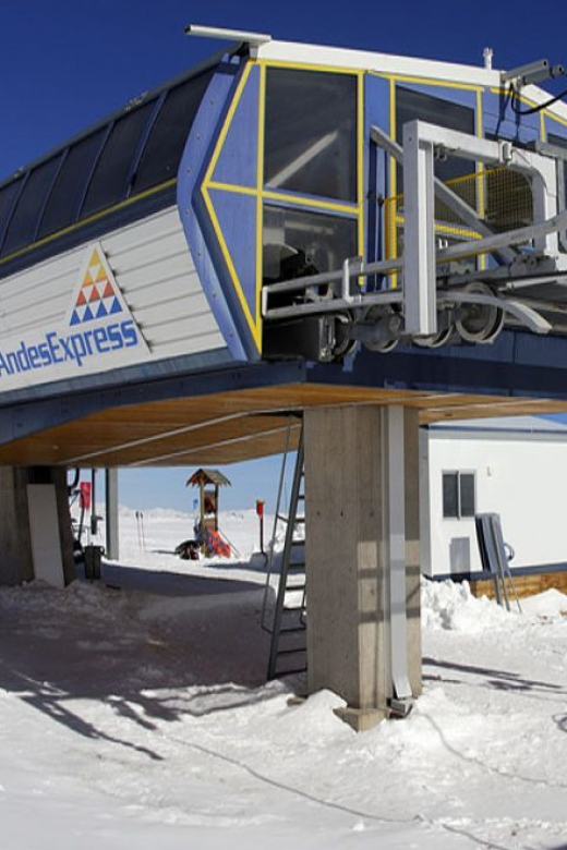 Santiago: Valle Nevado and Farellones Ski-Center Day Trip - Valle Nevado at 3,000 Meters