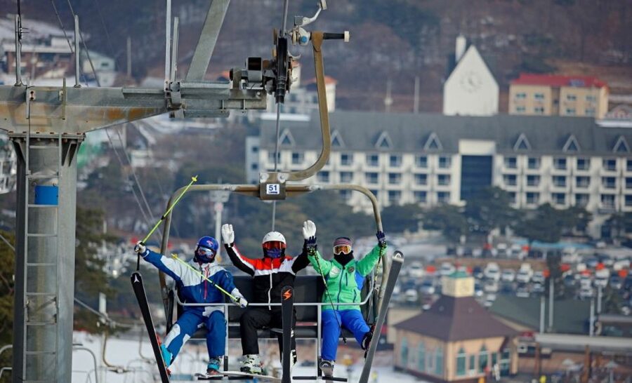 Seoul: Jisan Forest Winter Ski Day Tour with Basic Lesson - Why Jisan works for a Seoul winter day