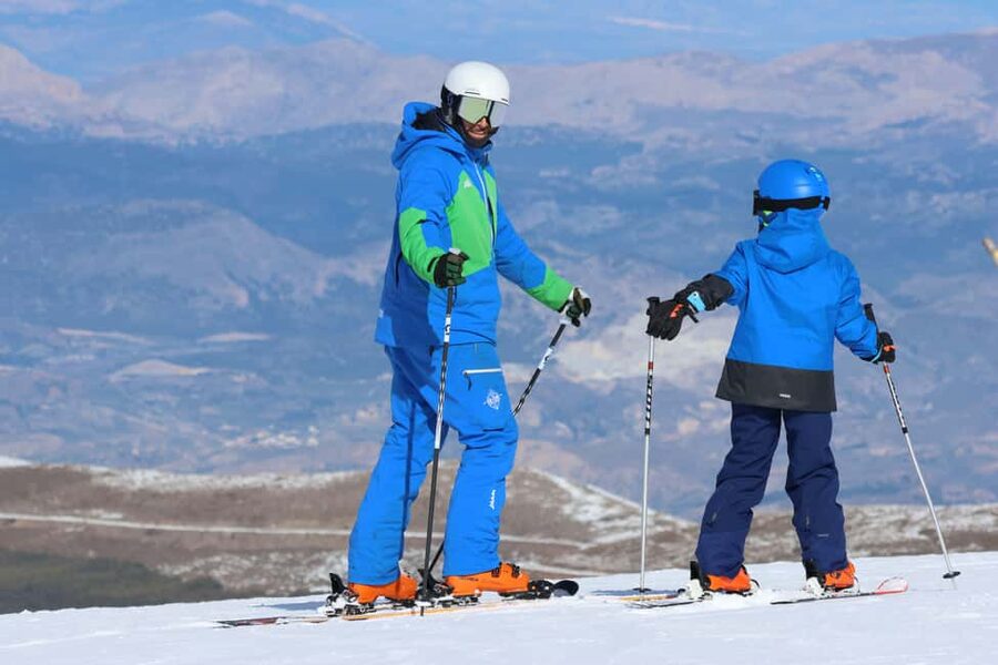 Sierra Nevada: 3-Hour Group Ski Lesson with Equipment Included - Arriving at Plaza de Pradollano