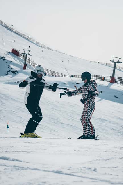 Sierra Nevada: Ski Class with equipment included - A Two-Hour Progression from Standing to Turning