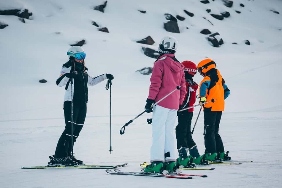 Sierra Nevada: Ski Class with equipment included - Meeting at the Borreguiles Cable Car Tunnel