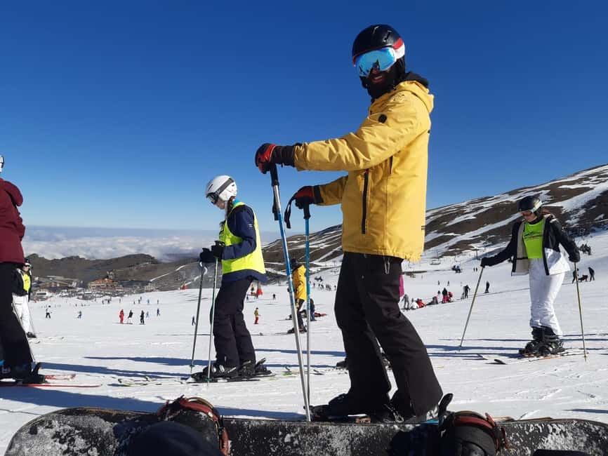 Sierra Nevada: Ski or Snowboard Equipment Rental - The queue is the main trade-off