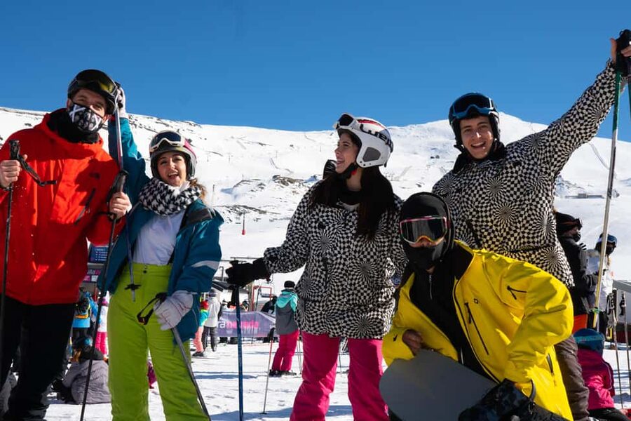 Sierra Nevada: Ski or Snowboard Equipment Rental - Weather can decide the day