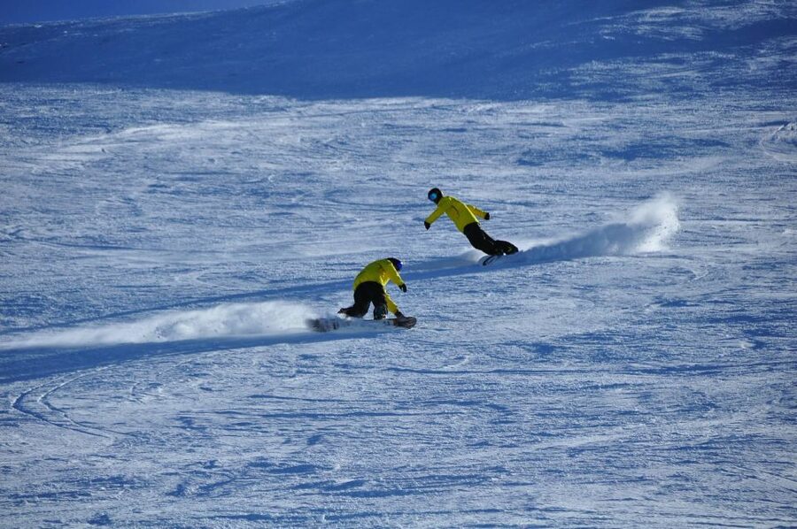 Sierra Nevada: Ski or Snowboard Lesson with Instructor - What to bring and what the price leaves out
