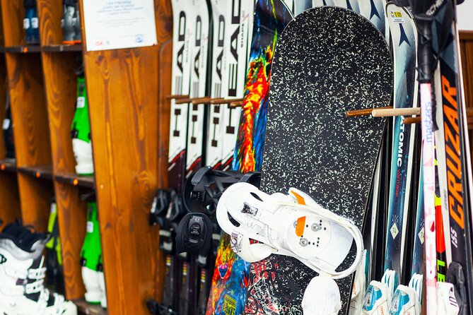 Ski and snowboard equipment in Bansko,Bulgaria - Choosing between skis and a snowboard