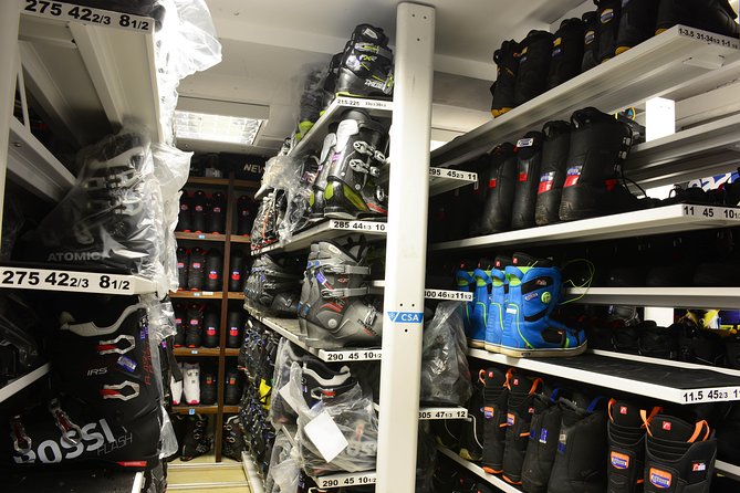 Ski and Snowboard equipment rental in Borovets - Choosing skis, a snowboard, and boots