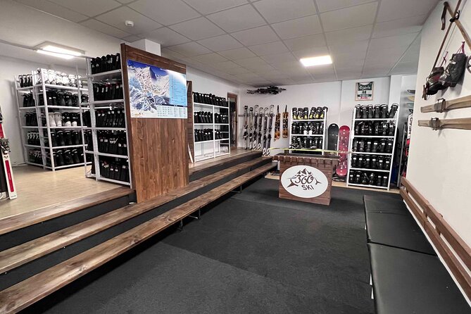 Ski and Snowboard Rental in Bansko - Why the location near Bansko gondola matters