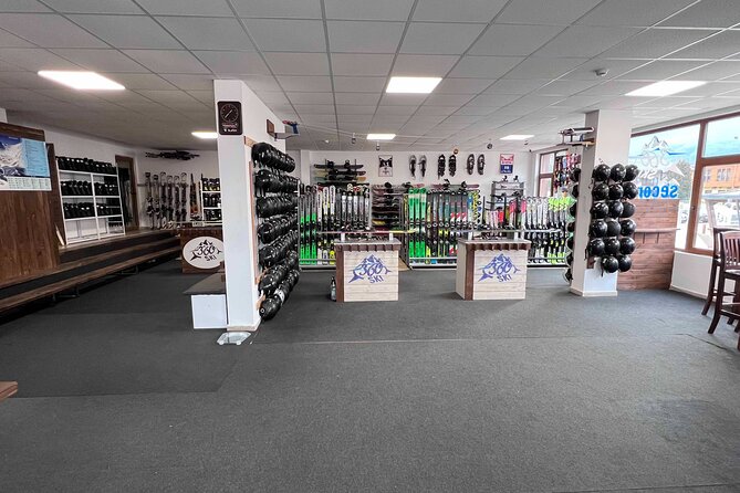 Ski and Snowboard Rental in Bansko - The fitting process and changing boots