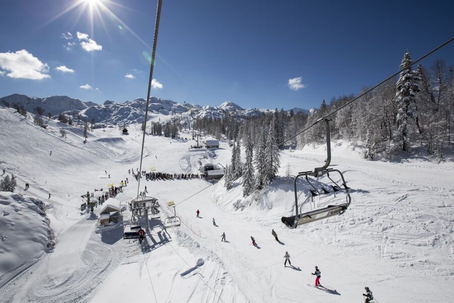 Skiing with Instructor: Vogel Ski Center from Bled - Renting gear before your first run