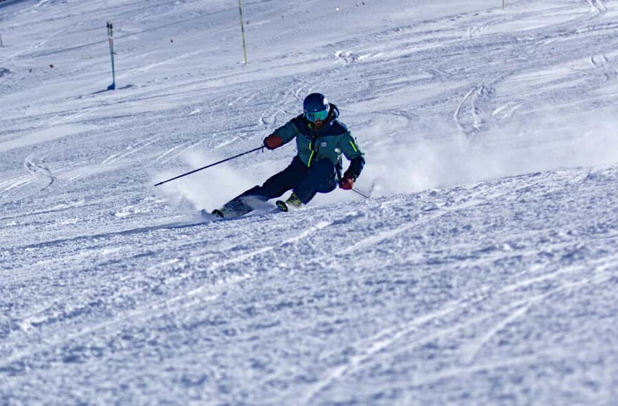 Zermatt: Private Ski Guide with Experienced Ski Instructor - Starting the day at your hotel, rental shop, or lift